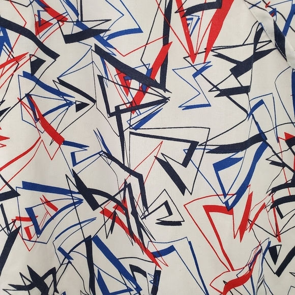 Device | Abstract prism art scrub top - Picture 5 of 8